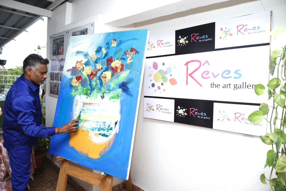 Live art Auction at Reves Gallery, funds for charity