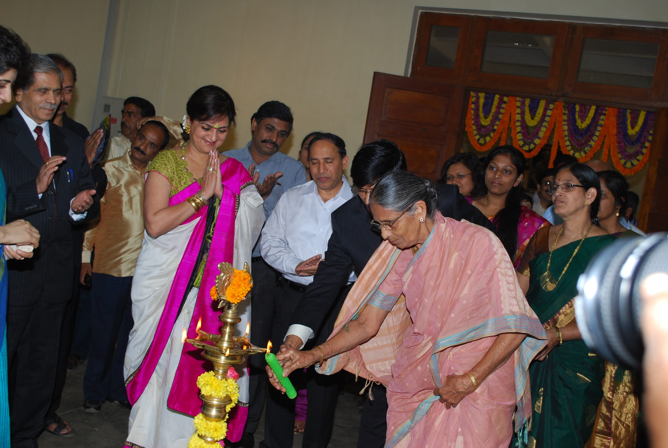 Smt Yedla Appala Narasamma, lighting the lamp with dignitaries